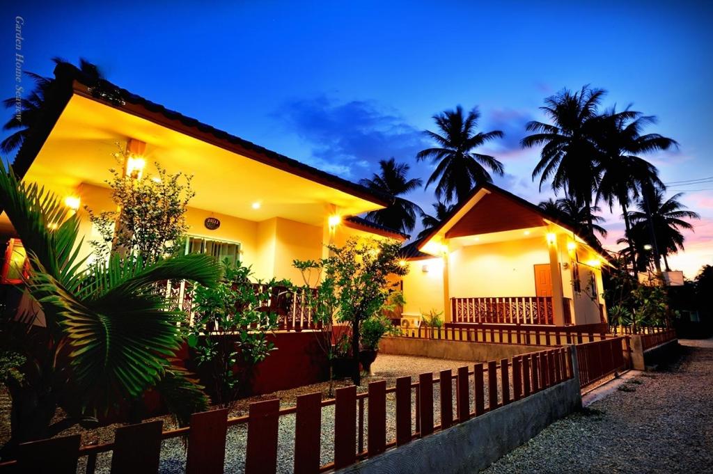 a house with a fence in front of it at Garden Home Seaview in Bang Saphan