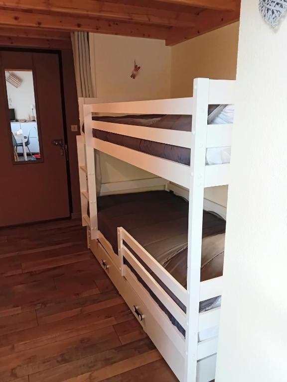 Postel nebo postele na pokoji v ubytování Studio Estany 4 personnes avec vue montagne
