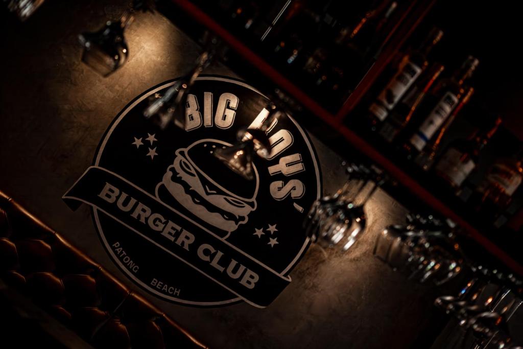 Big Boys' Bed & Burger - Patong Beach - Resim 19