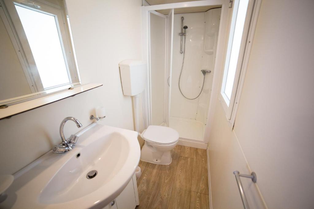 A bathroom at Camping dei Tigli