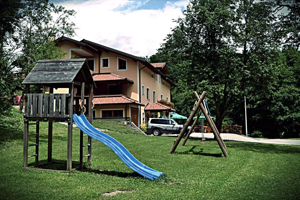 Herní místnost nebo prostor pro děti v ubytování Farm Stay Peternelj