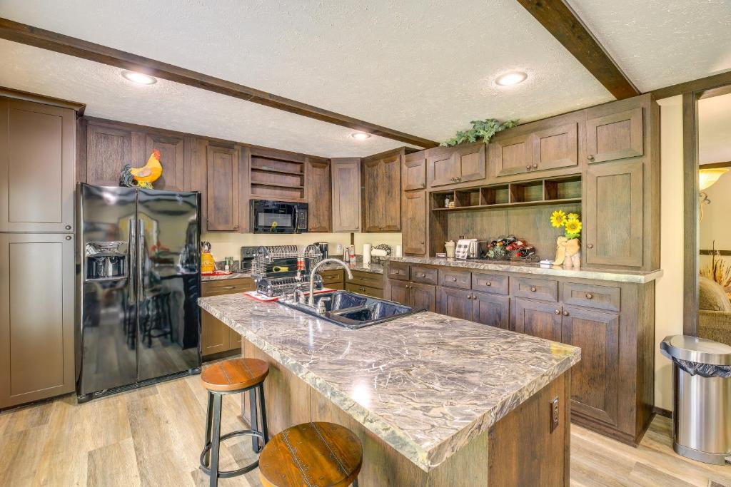 Dog-Friendly Home with Mtn Views in Chilhowie! - Holiday Home