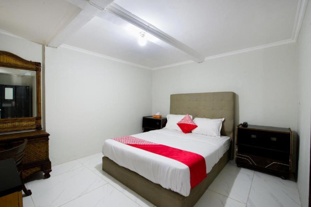 Ένα ή περισσότερα κρεβάτια σε δωμάτιο στο Capital O 3359 Pondok Wisata Jaden Trawas Mojokerto