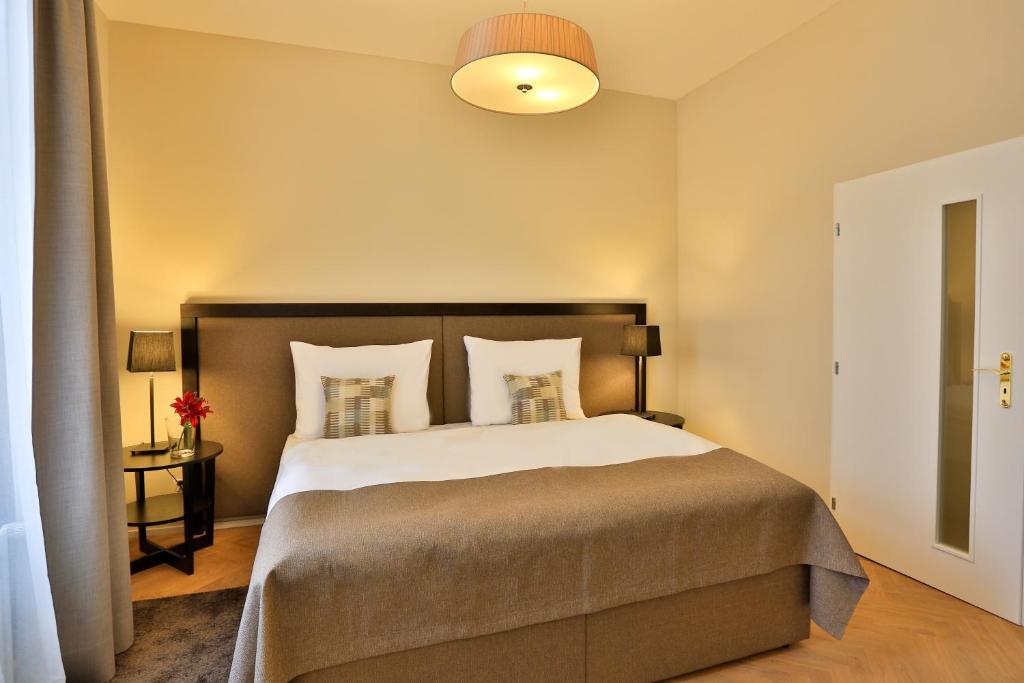 James Hotel & Apartments - Resim 22