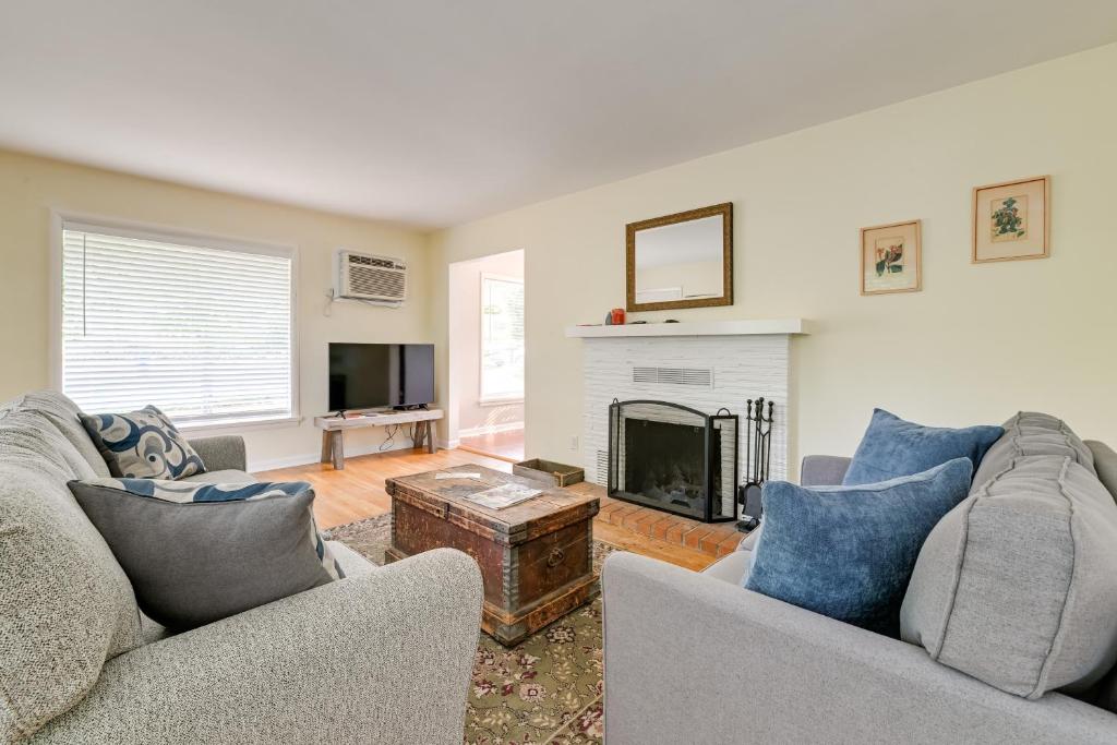 Grants Pass Getaway with Expansive Deck!, Grants Pass (updated prices 2024)