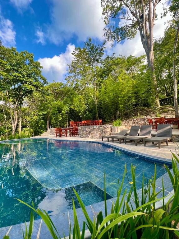 Bazén v ubytování Hotel Hacienda San Lucas nebo v jeho okolí