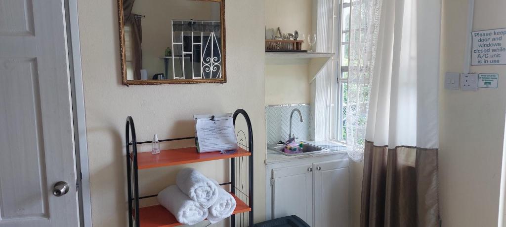 Postel nebo postele na pokoji v ubytování 4Js Vacation Inc. - Luxury Studio