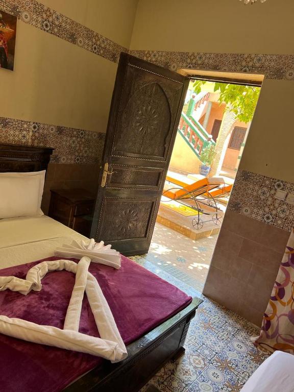 Postel nebo postele na pokoji v ubytování Riad Rime Garden Marrakech