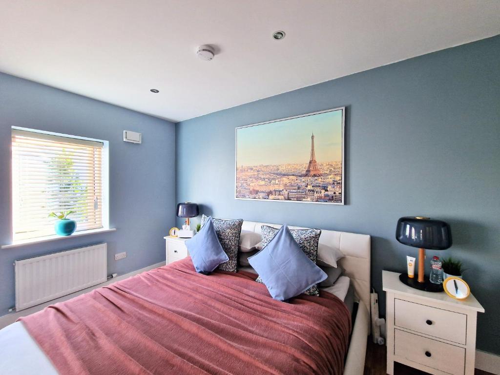 a bedroom with a bed and a picture of the eiffel tower at President Room with ensuite & light breakfast in your room! in Lucan