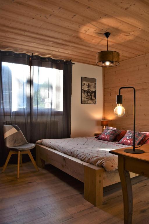 Postel nebo postele na pokoji v ubytování Chalet la Dransette