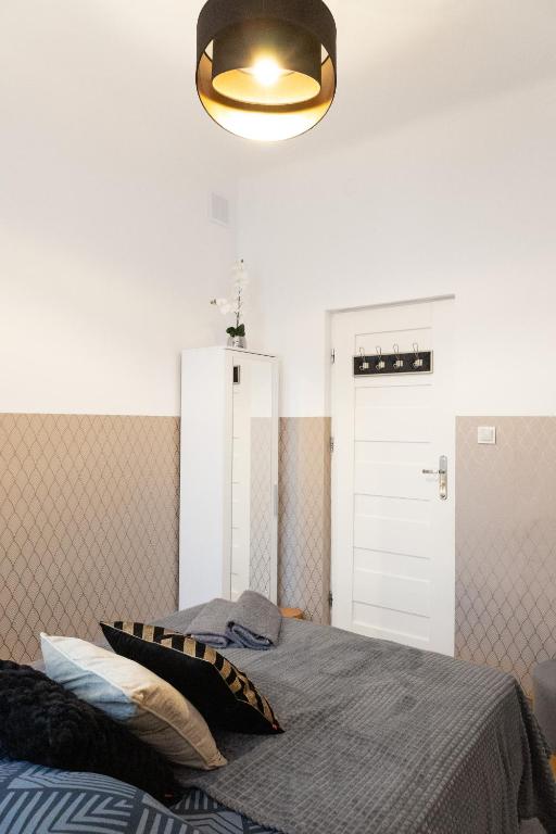 Posteľ alebo postele v izbe v ubytovaní ClickTheFlat Aleje Niepodległości Center Apart Rooms