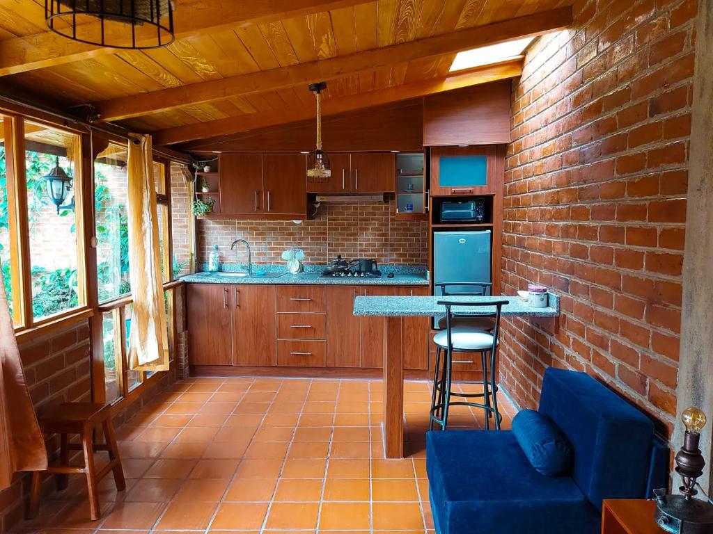 Kuchyň nebo kuchyňský kout v ubytování Casa y Flores