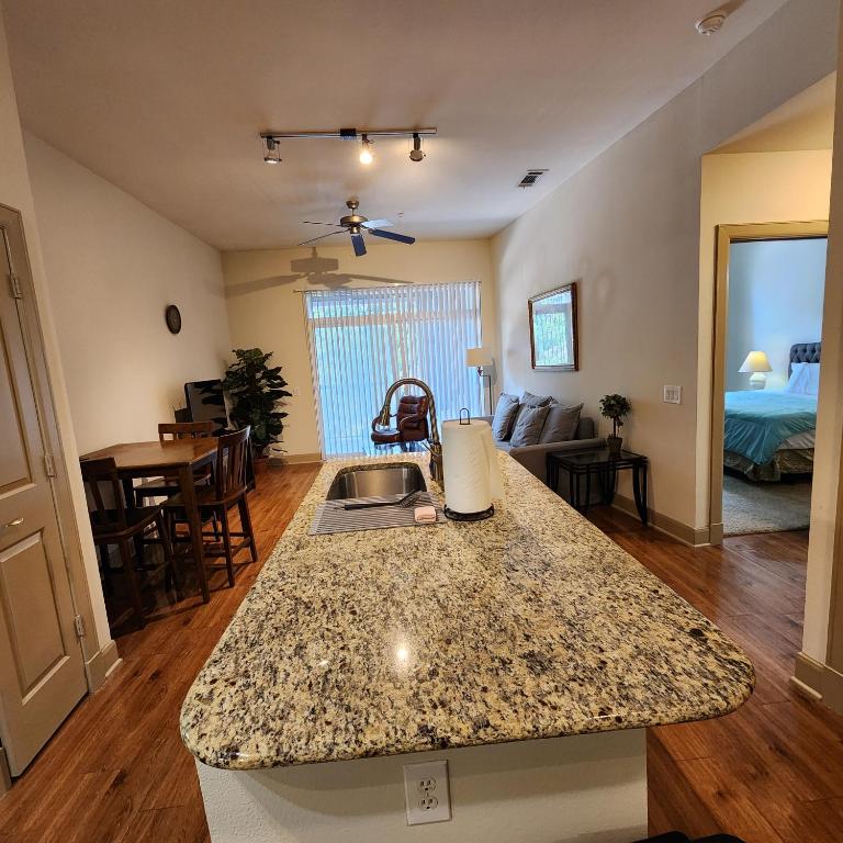 Domain at Kirby - Appartement Met Balkon