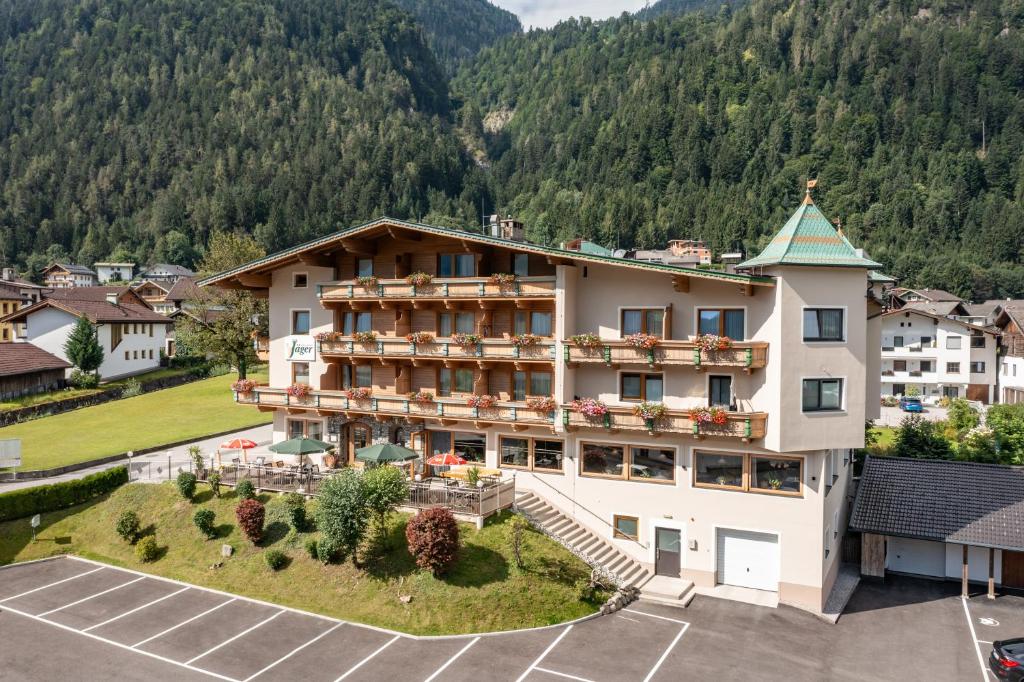 Nespecifikovaný výhled na hory nebo výhled na hory při pohledu z hotelu