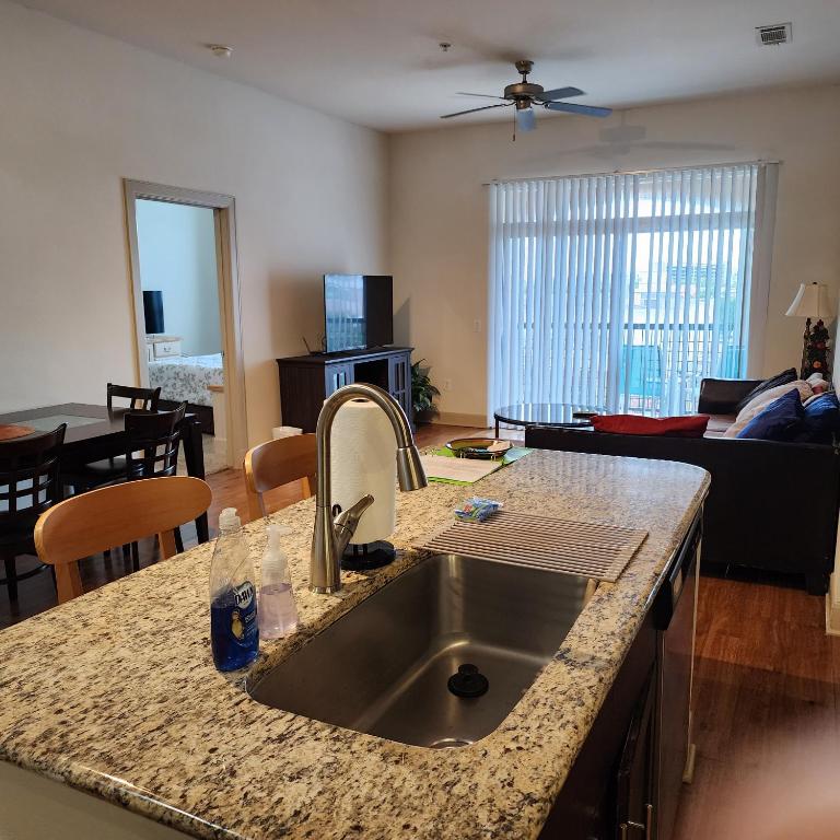 Domain at Kirby - Appartement Met Balkon