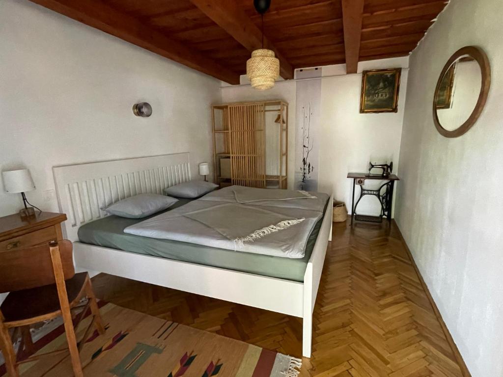 Postel nebo postele na pokoji v ubytování Chez Sári