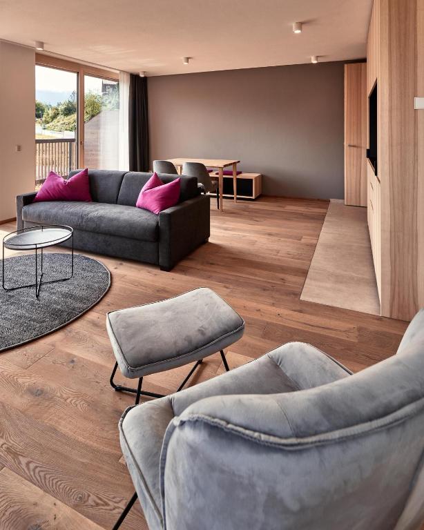 Posezení v ubytování Staufen Chalets am Schlossberg