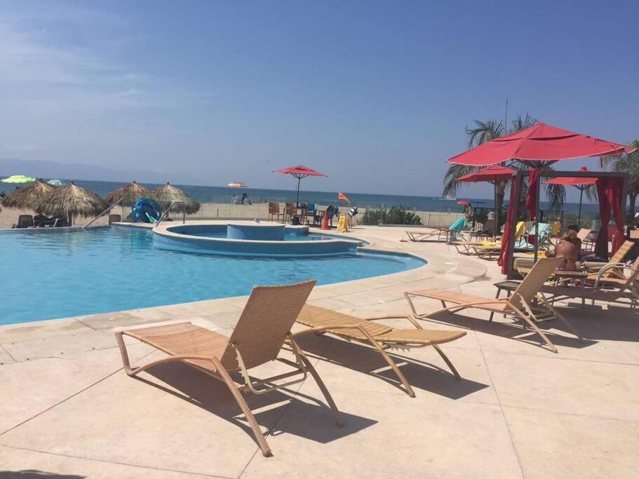 Swimmingpoolen hos eller tæt på Frente al mar Grand Venetian Puerto Vallarta