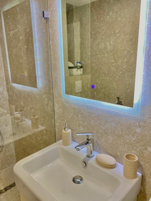 Jolie Center Apartment - Imazhi 7