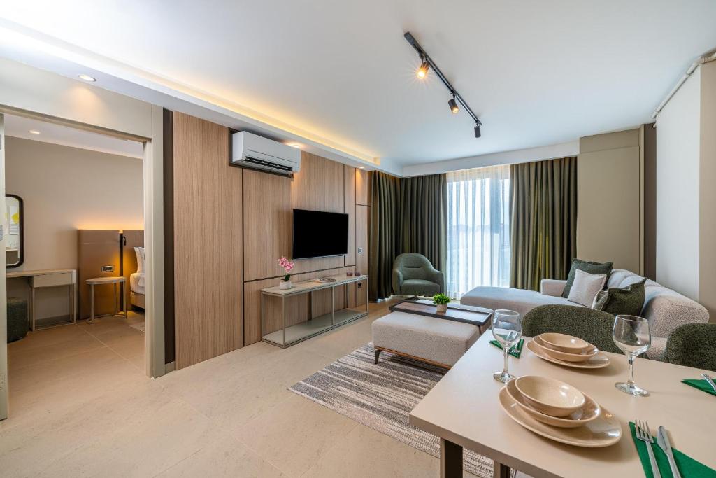 TV a/nebo společenská místnost v ubytování Casamax Suites