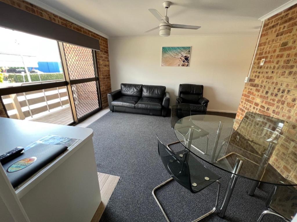 Posezení v ubytování Golden Beach Motor Inn, Caloundra