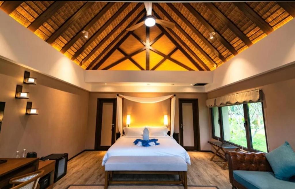 Postel nebo postele na pokoji v ubytování H Resort Bohol - The Coral Cliff by SMS Hospitality