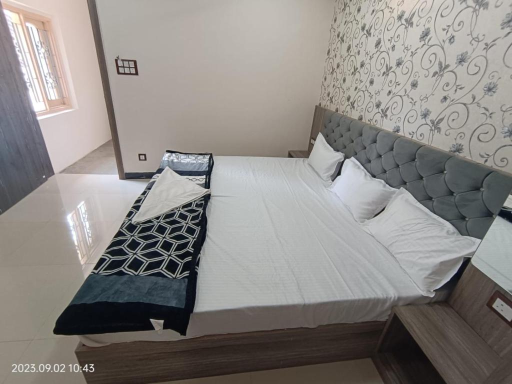 Kalptaru Home Stay Aff by MP TOURISM - Deluxe Family Room