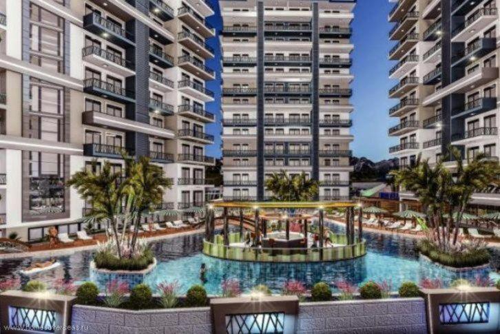 un complesso di appartamenti con piscina e due edifici alti di Квартира в прекрасном комплексе a Mahmutlar
