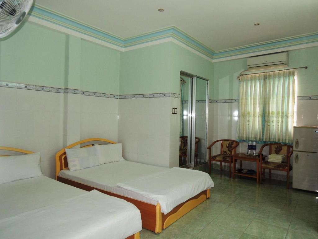 Giường trong phòng chung tại Kathy Hotel