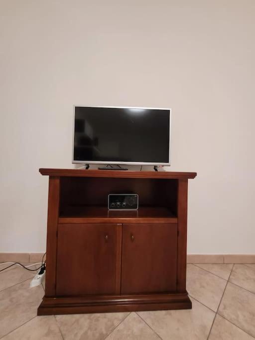 TV a/nebo společenská místnost v ubytování Sorso, 18km di spiagge low-cost