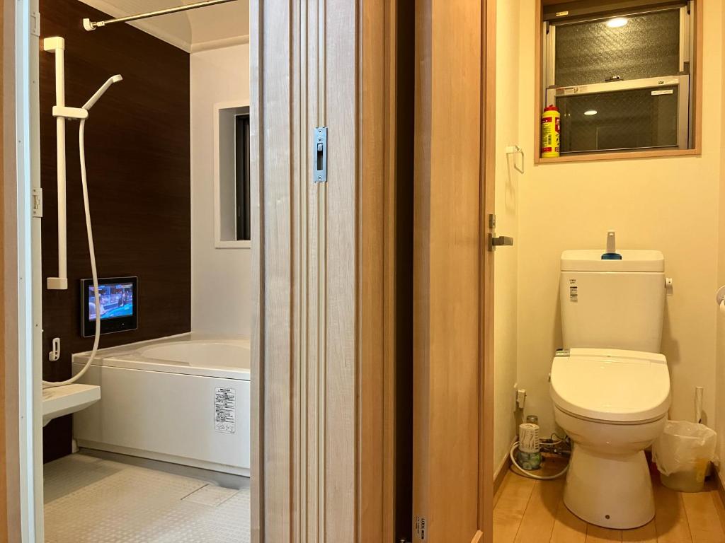 Salle de bains dans l'établissement 新規OPEN8割！1棟貸切・10名可能！秋葉原まで13分、新宿まで32分／スカイツリー近く