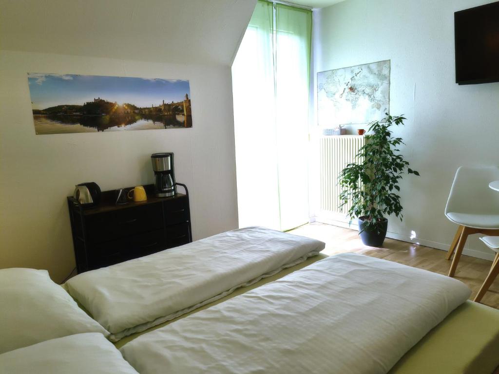 Fotografie z fotogalerie ubytování Lichtdurchflutetes Zimmer - Käppele v destinaci Waldbüttelbrunn