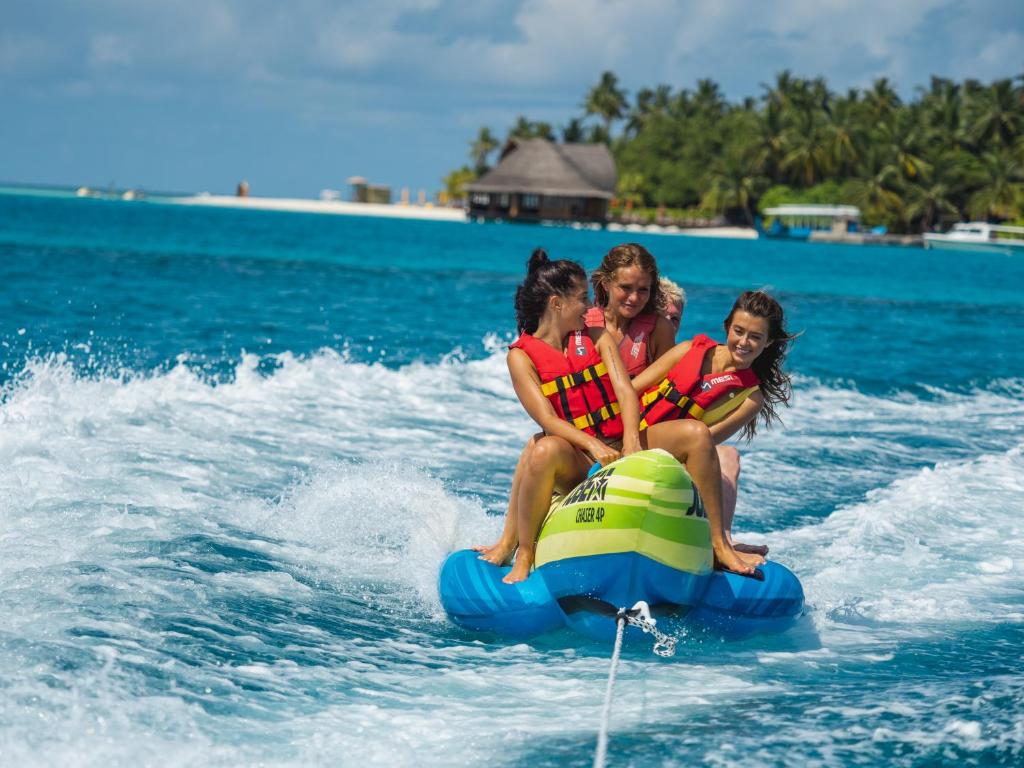 Hosté ubytování Angsana Velavaru - Enjoy 50 percent off seaplane and 2 times free excursions for 2 pax, Book Stay period from18 June to 30 Sep 2025