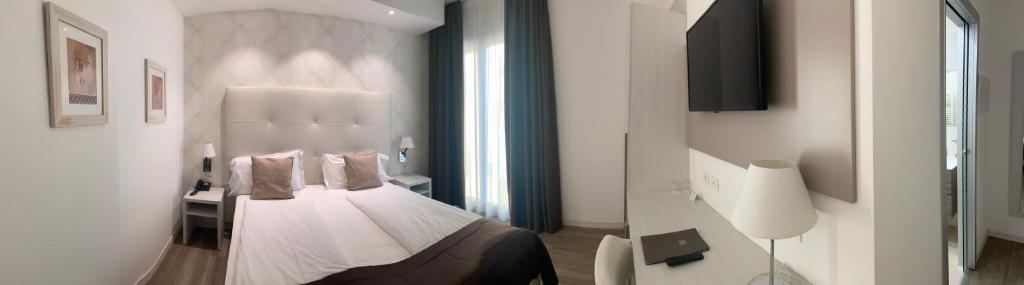 a hotel room with a bed and a window at International Beach Hotel in Caorle