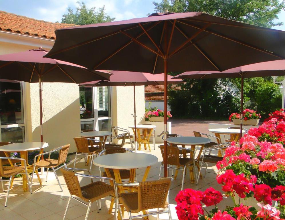 Restaurace v ubytování Hôtel Le Nautile