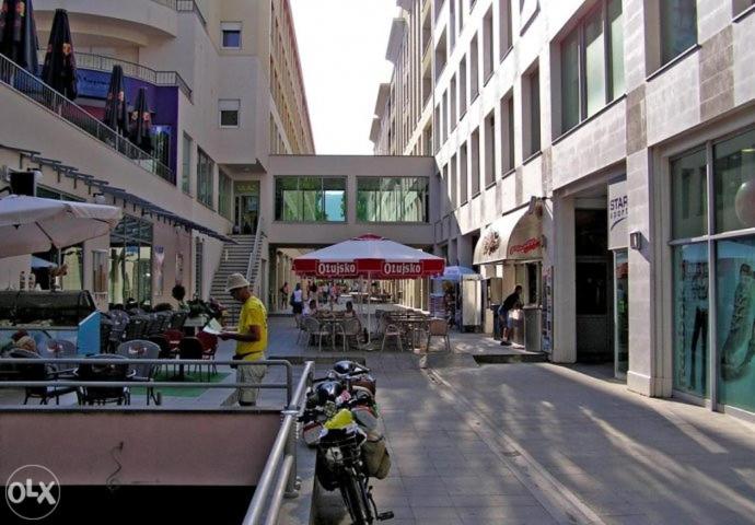 Επισκέπτες που μένουν στο Lu