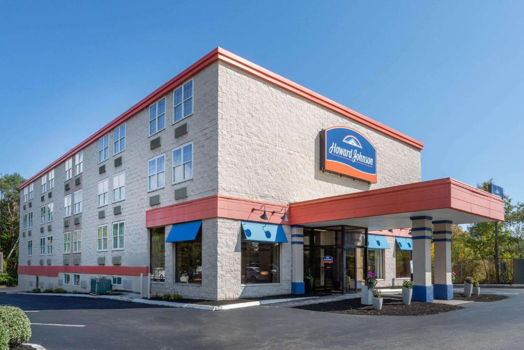 una riproduzione di una locanda e suite dell'Hampton di Howard Johnson by Wyndham Portsmouth a Portsmouth