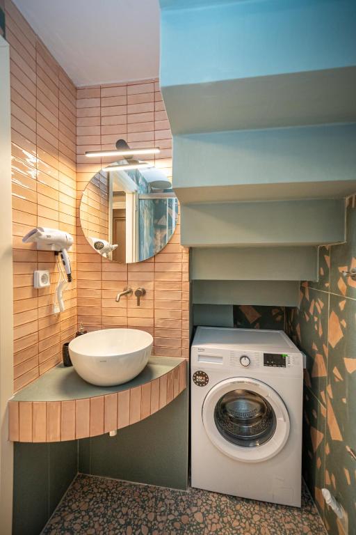 Koupelna v ubytování Pink Panther Maisonette Suite
