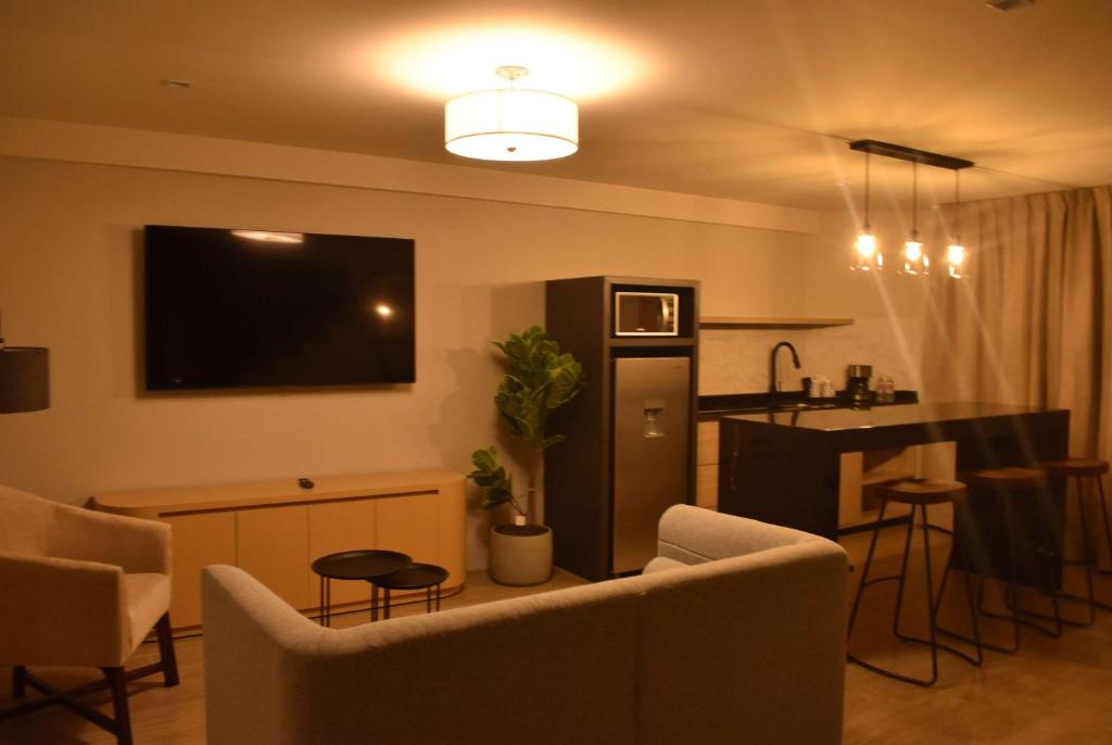 Kuchyň nebo kuchyňský kout v ubytování Ramada by Wyndham Mexico City Santa Fe