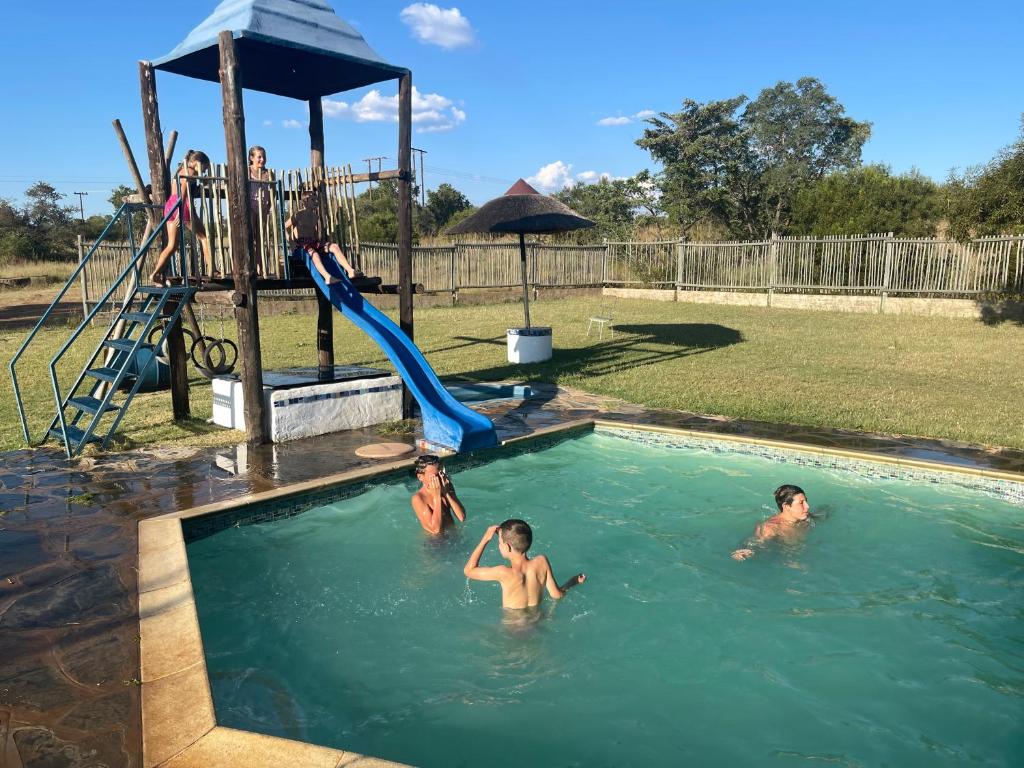 Bazén v ubytování De Rust Campsite nebo v jeho okolí