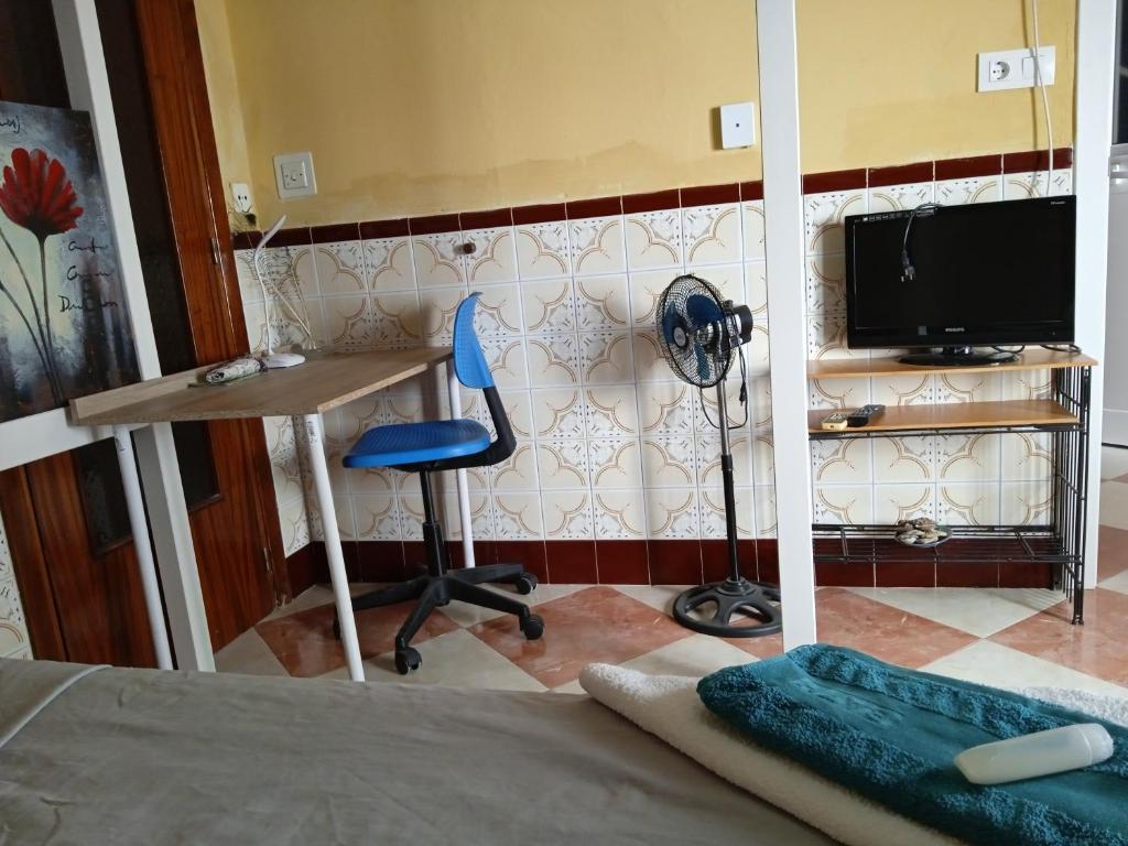 Televízia a/alebo spoločenská miestnosť v ubytovaní Ikigai House
