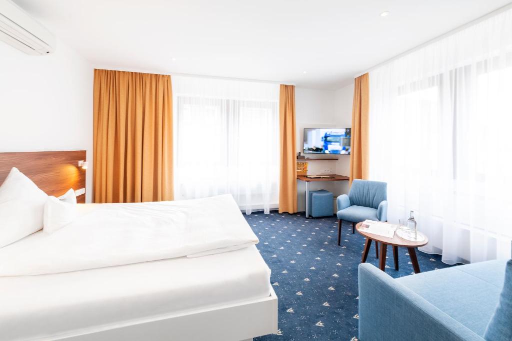 Postel nebo postele na pokoji v ubytování Hotel Adler Post