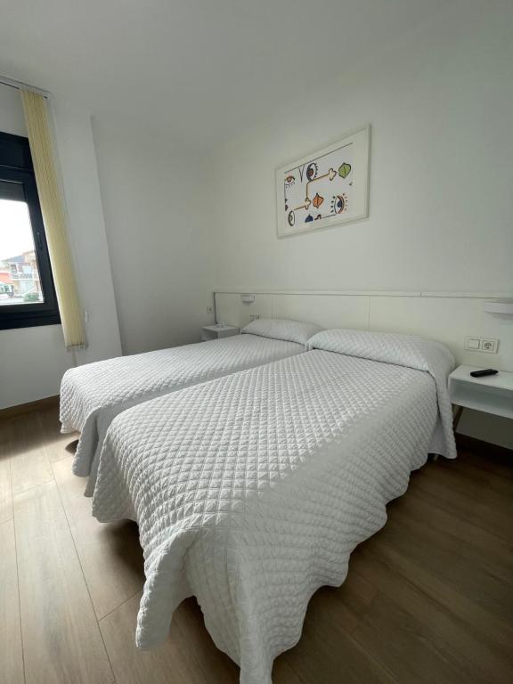 Кровать или кровати в номере Hostal Montevideo beachfront