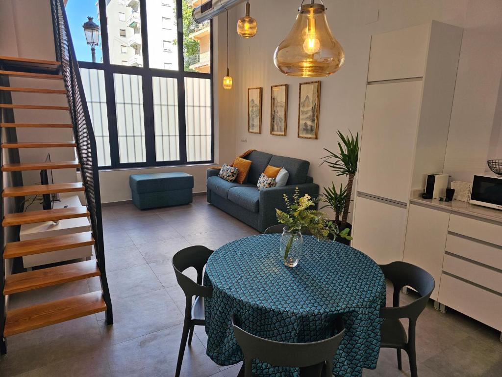 a living room with a table and a couch at Jardín Viveros-Turia 6 PAX-WIFI Y PARKING GRATIS in Valencia