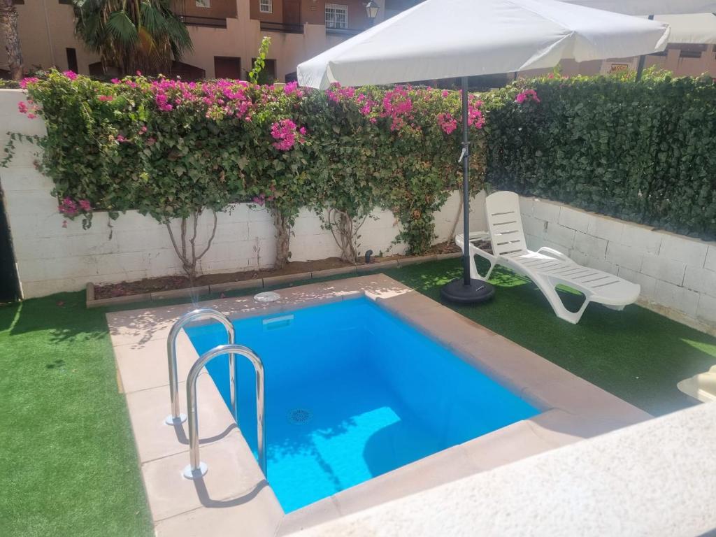 Fotografie z fotogalerie ubytování Bajo coqueto con terraza y piscina privada cerca de la playa! v destinaci Vera