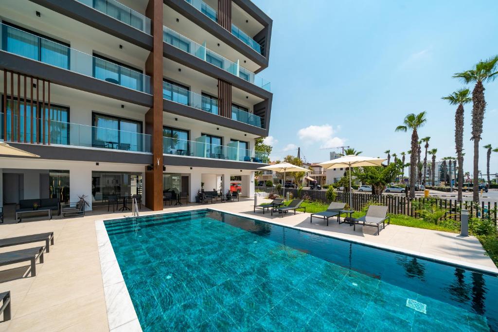 Bazén v ubytování Waterside Sea View Apartments nebo v jeho okolí