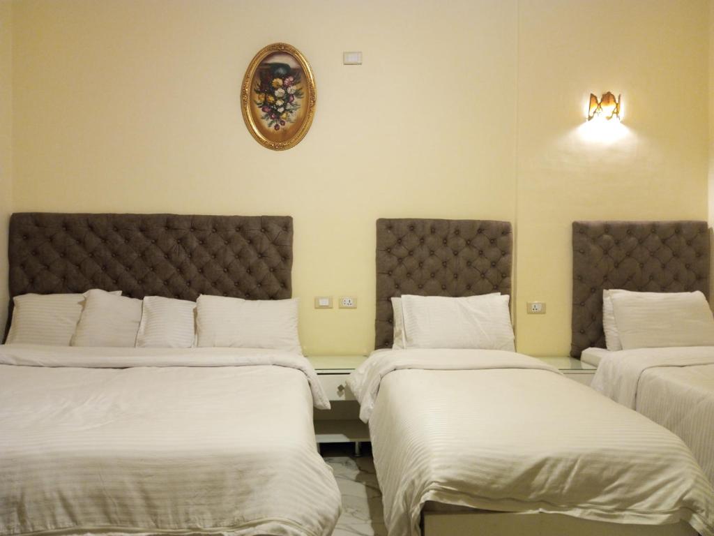 Postel nebo postele na pokoji v ubytování New Panorama Palace