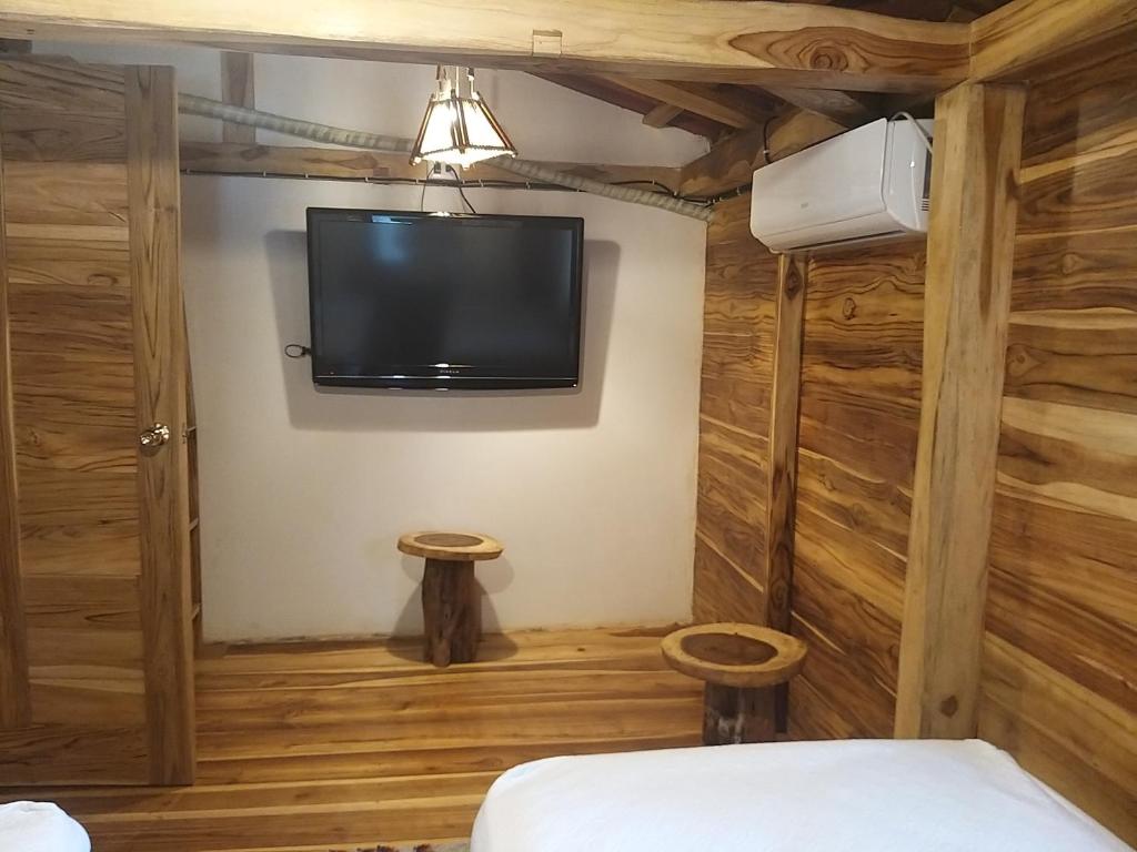 TV a/nebo společenská místnost v ubytování Nueva Tierra