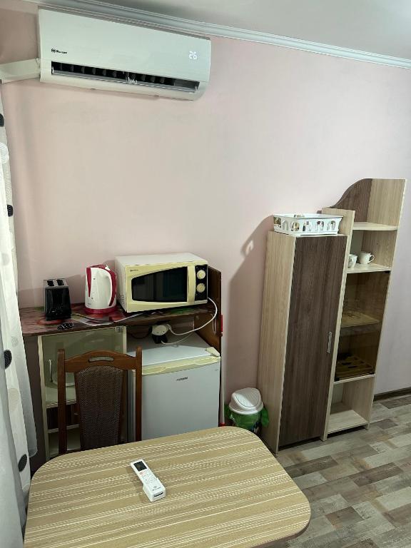 A kitchen or kitchenette at Top Center Apartment and Rooms Varna