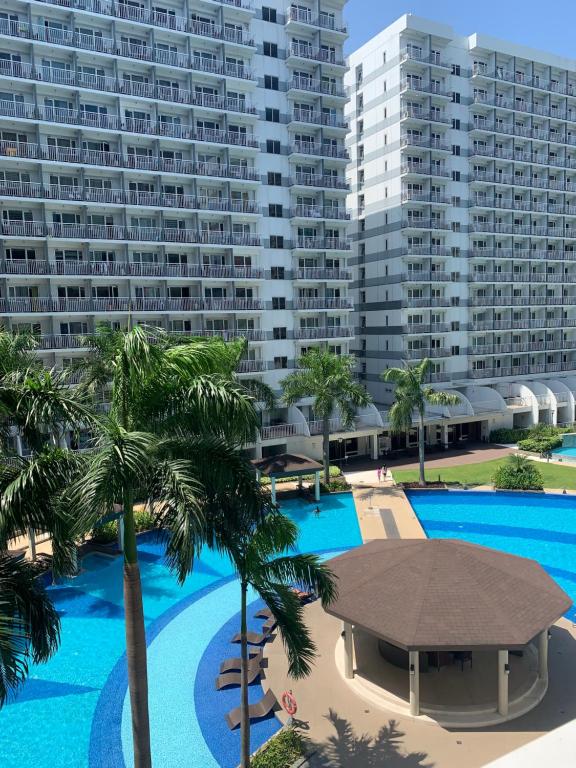 Icy Staycation in Shell Residences